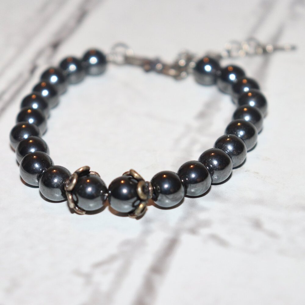 Beautiful silver and hematite beaded bracelet 7.5-9"